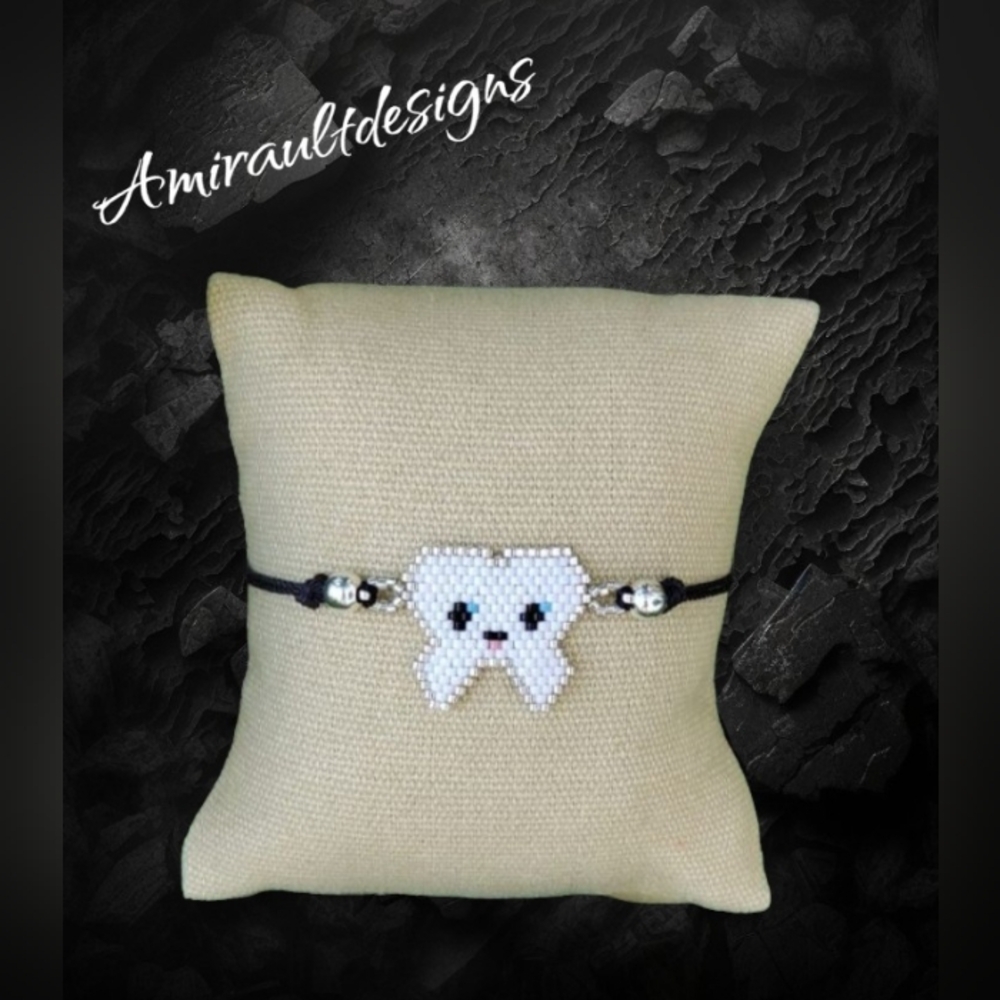 Adjustable beaded bracelet